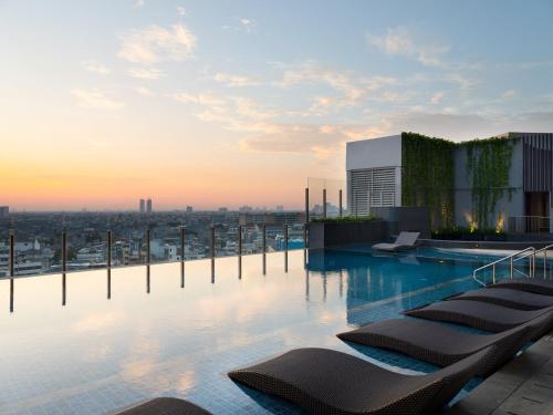 Piscine de l'établissement Holiday Inn & Suites Jakarta Gajah Mada by IHG ou située à proximité
