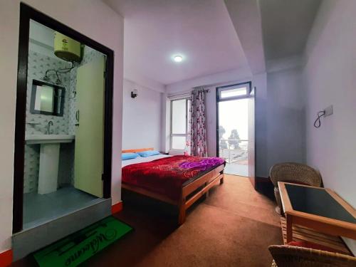 a bedroom with a bed and a large mirror at CERULEAN RETREAT in Lava