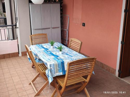 a table with chairs and a blue and white table cloth at CASA VACANZE DA RIKI APPARTAMENTO 2 in Peschiera del Garda