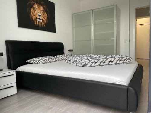 Postel nebo postele na pokoji v ubytování Unique Penthouse Lakeview W19