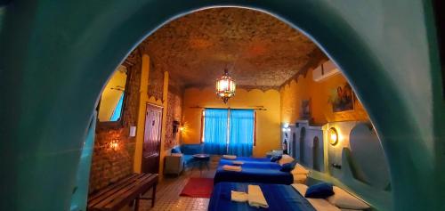 Ένα ή περισσότερα κρεβάτια σε δωμάτιο στο Hotel ksar merzouga
