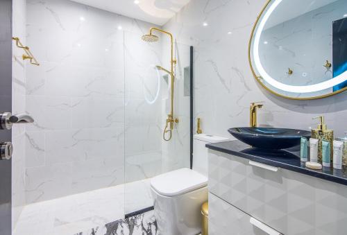 Koupelna v ubytování Stunning Marina View - 2BR High Floor