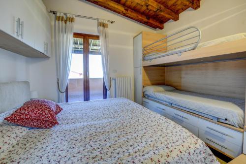 Letto o letti in una camera di Gardaliva - Home & Garden by Garda FeWo