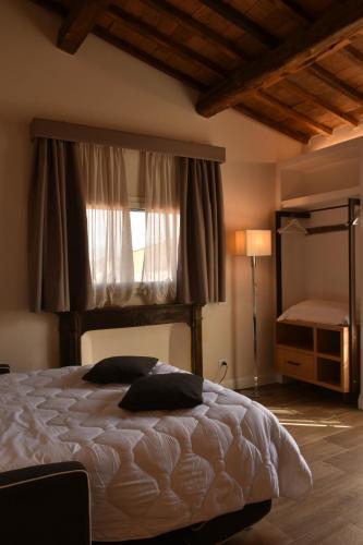 A bed or beds in a room at HR BEDROOMS IN FLORENCE