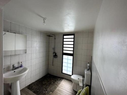 Et badeværelse på KAZA-Nounours Location saisonnière