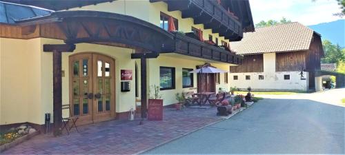 Το κτήριο όπου στεγάζεται  το bed & breakfast