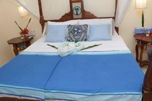 Postel nebo postele na pokoji v ubytování Tembo Beach Cottage