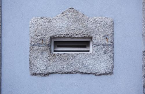 a window on the side of a building at ChillHouse_Porto in Porto