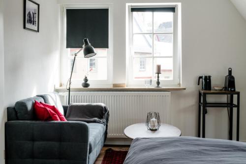 a living room with a couch and a window at Designapartment im Herzen der Altstadt - 7 Guests - 3 Bedrooms - 2 Bathrooms in Limburg an der Lahn