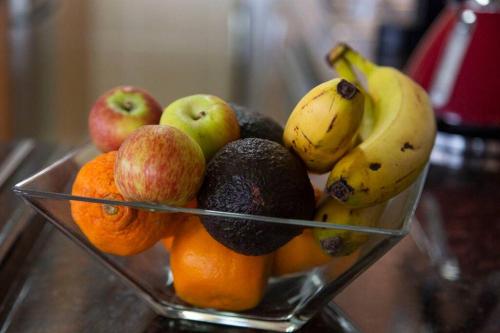 a glass bowl of fruit on a table at Shangri-la Doonside in Kingsburgh