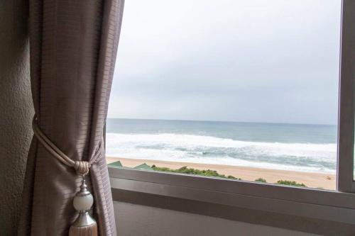 a window with a view of the ocean at Shangri-la Doonside in Kingsburgh