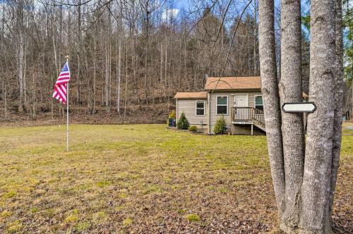 Gallery image of Cozy Cottage Near Broyhill Walking Park! in Lenoir