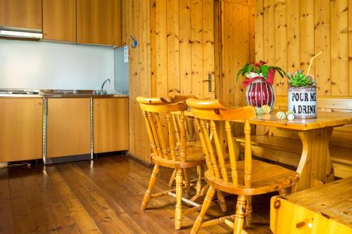 Kuchyň nebo kuchyňský kout v ubytování Monja Camping Village