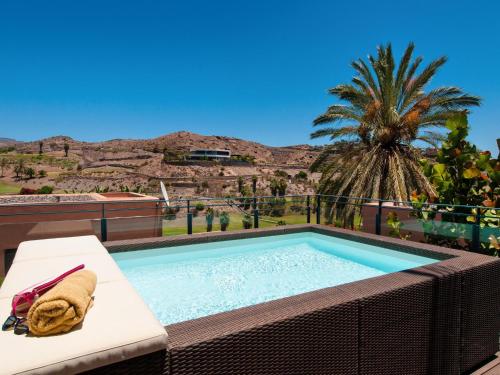 Bazén v ubytování Los Lagos 20 by VillaGranCanaria nebo v jeho okolí