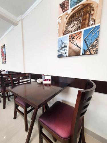 a dining room with a wooden table and chairs at Avenida Palace Hotel in Joinville