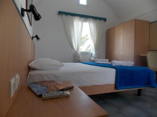 Łóżko lub łóżka w pokoju w obiekcie Sunrise Studios in Perissa