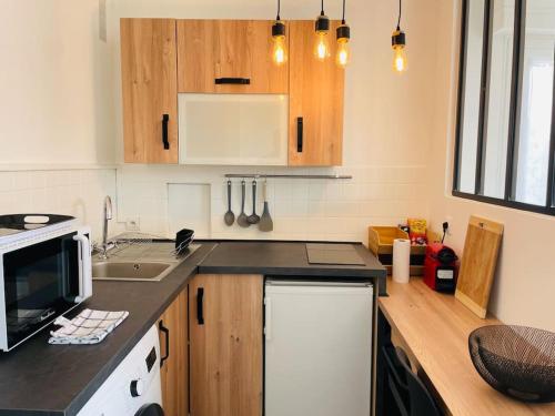 Kuchyň nebo kuchyňský kout v ubytování T1 bis cosy et spacieux - wifi - parking gratuit