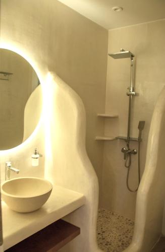 a bathroom with a sink and a shower at Aelia Mare Apartments Nr4 in Istérnia