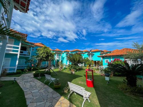 a view of the courtyard of a resort at Pousada Paraíso do Atlântico in Arraial do Cabo