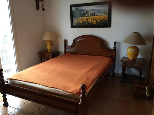 Ein Bett oder Betten in einem Zimmer der Unterkunft Echappée Bleue Immobilier - Villa Les Pesquier