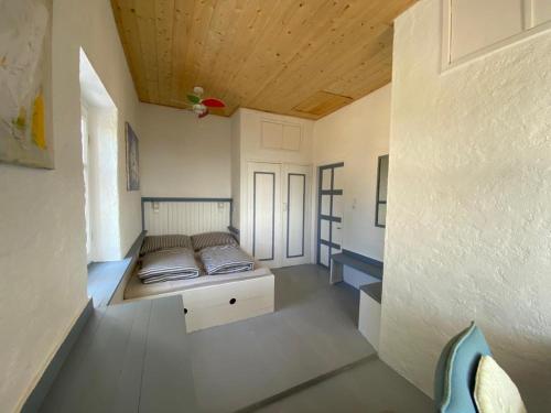 Postel nebo postele na pokoji v ubytování Villa Vrachos - uriges Steinhaus -