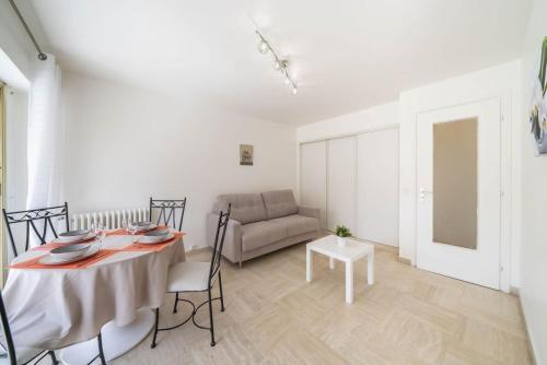 Photo de la galerie de l'établissement Ref ROYAL C - Palmes d'Or Properties, à Cannes