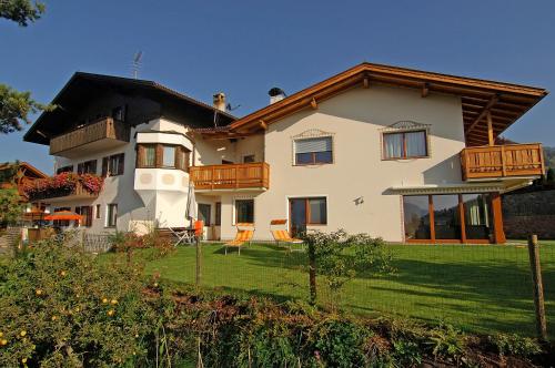 a house on a hill with a yard at Haus Ploner in Castelrotto