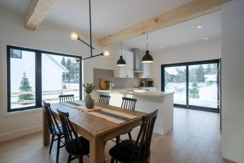 Modern 3 bedroom farmhouse on golf course