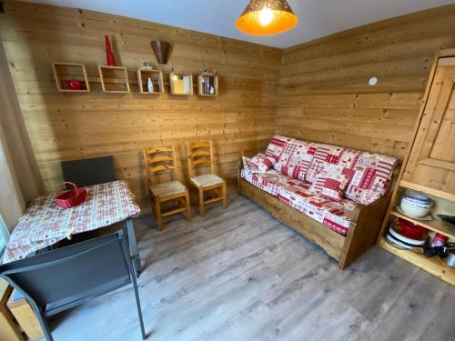 Studio cosy rénové au centre de La Clusaz, balcon, parking privé, proche commerces et pistes - FR-1-459-84