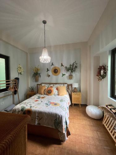 เตียงในห้องที่ The Garden Apartment, The Willow Apartment, & The Tropical Apartment at Casa of Essence in Old San Juan