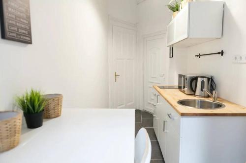 Central 30m2 A/C apartment, 3 min from NY cafe 1077 Budapest, 3 Almássy tér kép - 3