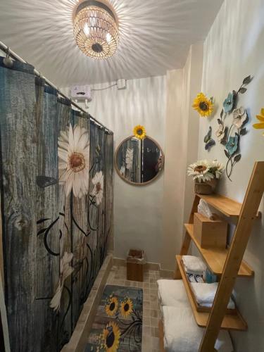 Ένα μπάνιο στο The Garden Apartment, The Willow Apartment, & The Tropical Apartment at Casa of Essence in Old San Juan