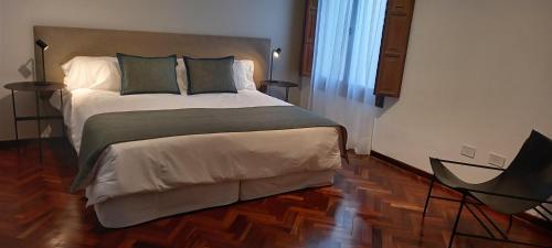 Ένα ή περισσότερα κρεβάτια σε δωμάτιο στο Hotel Del Virrey
