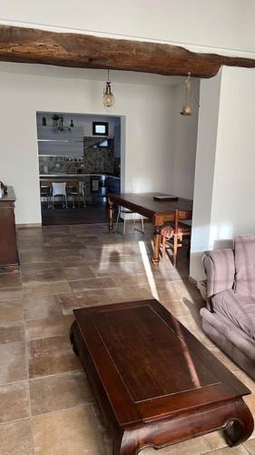 a living room with a table and a couch at Casa nel verde a Monterotondo in Cretone