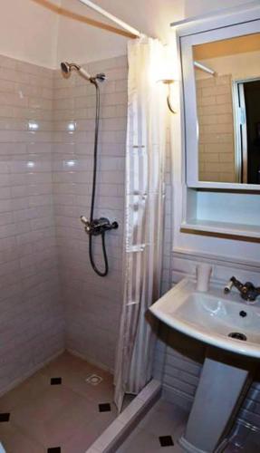 Ένα μπάνιο στο Romantic Apartment on Rynok square with Air-Conditioning