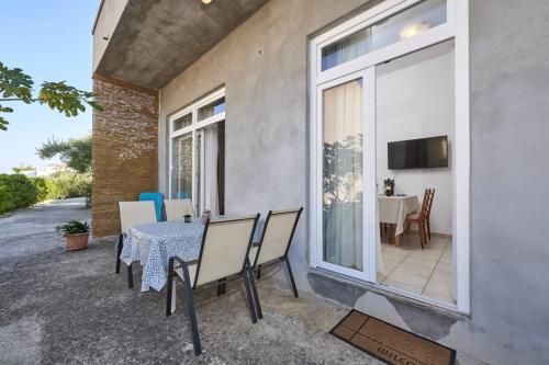 Apartment in Slatine with terrace, air conditioning, WiFi (4789-1)