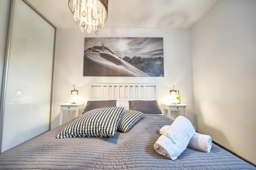 Posteľ alebo postele v izbe v ubytovaní VisitZakopane - Jasny Apartment