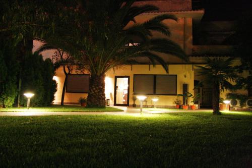 Un jardín fuera de Hotel L' Orto degli Otelli