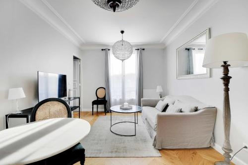 Charming Apartment- 1BR4P- Place victor hugo
