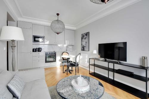 Charming Apartment- 1BR4P- Place victor hugo