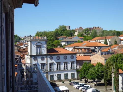 a view of a city with a white building at Guimarães Studios Lounge in Guimarães