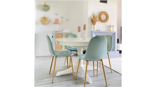 a dining room with a table and four chairs at Charmoso apartamento na Herdade da Aroeira in Aroeira