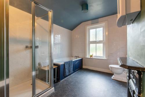 a bathroom with a shower and a toilet at Springfield Place - 3 Bed Central Reading - Sleeps 6 - Free Parking in Reading