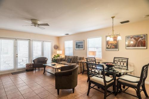 Duval Square Penthouse R19 – Photos 4