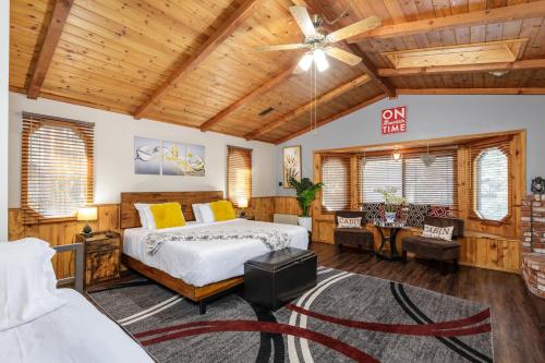 a bedroom with a bed and a wooden ceiling at Serenity Summit Cabin in Big Bear Lake