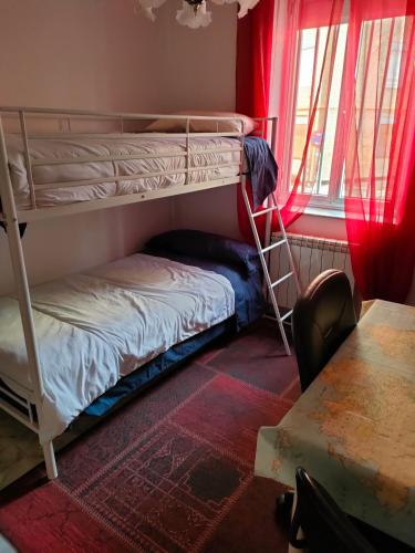 a room with two bunk beds and a table at Habitación privada, luminosa y bien comunicada in Madrid