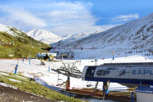 a group of people skiing on a snow covered mountain at Apartamento Pinsapo Canfranc-Estación in Canfranc-Estación