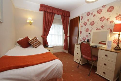 Ένα ή περισσότερα κρεβάτια σε δωμάτιο στο Lion Hotel & Studio Apartments