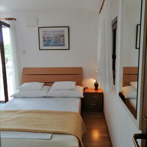 Posteľ alebo postele v izbe v ubytovaní Apartment in Privlaka with sea view, terrace, air conditioning, WiFi 3591-1