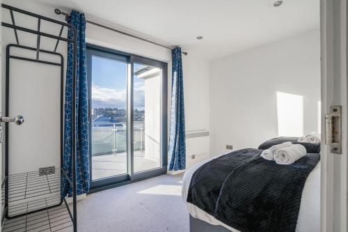 a bedroom with a bed and a large window at NEW Stunning Rooftop Terrace Flat-Town Centre in Kent